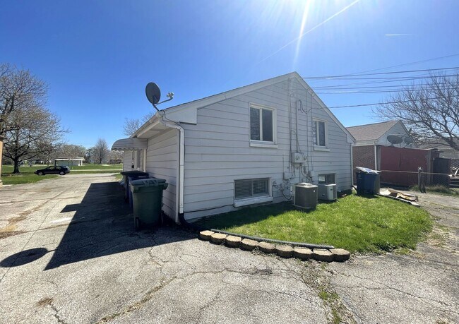 Building Photo - 3137 Maize Rd