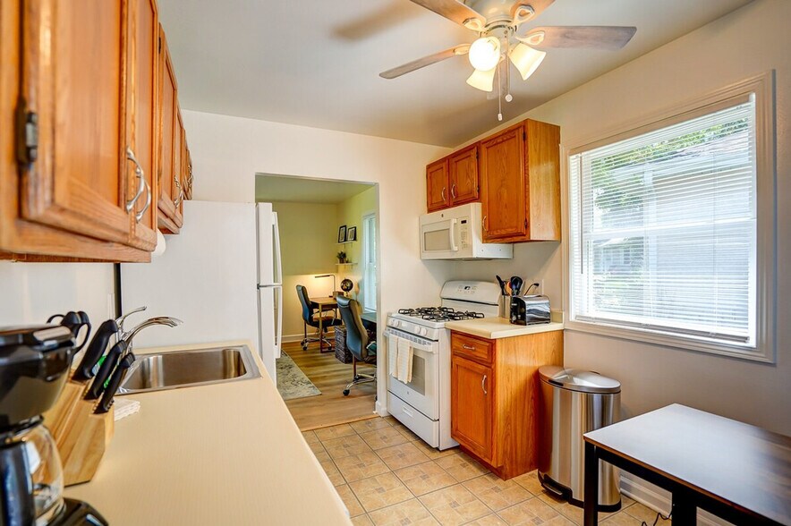 Building Photo - 88 Craig Ave