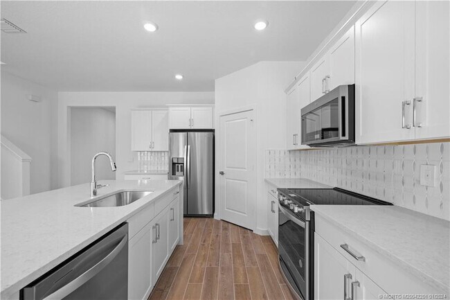 Building Photo - 2048 NE Ocean Dunes Dr