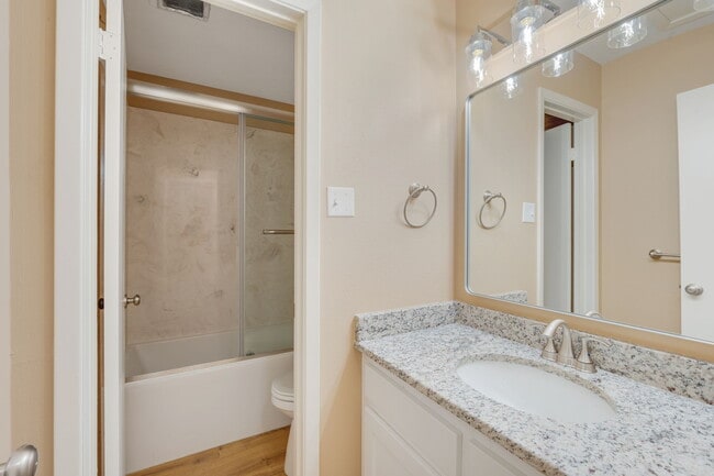 Building Photo - 2533 Cross Timbers Dr