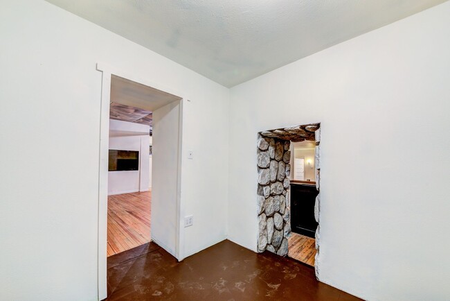 Building Photo - 2218 Arlington Ave