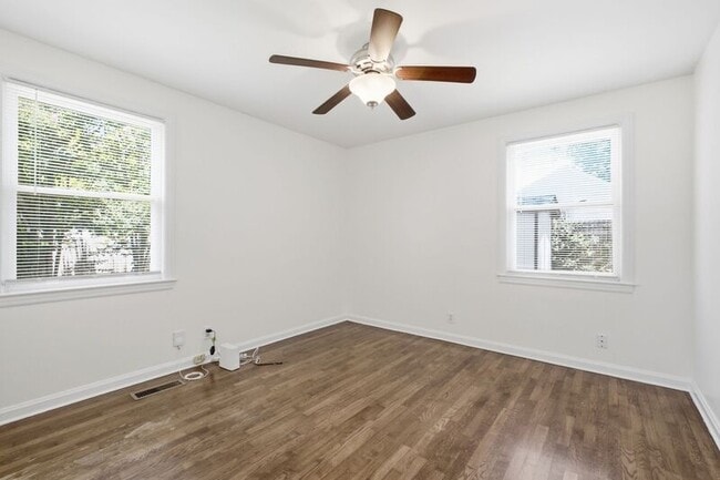 Building Photo - 240 Ridgeway Dr