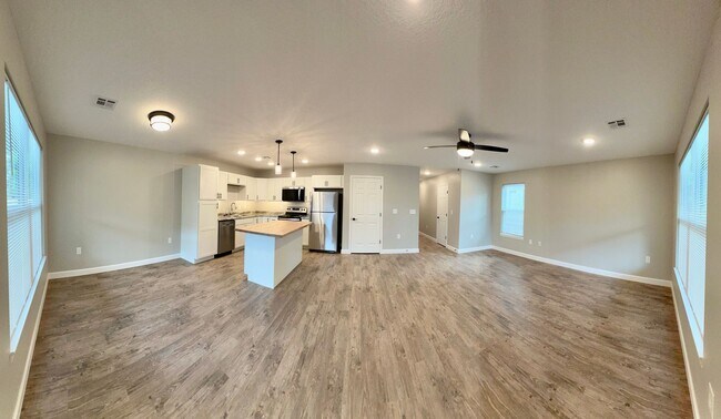 Building Photo - Newly Built 4 Bed/4.5 Bath in Central MHK