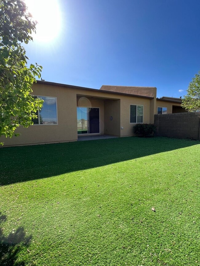 Building Photo - Two Bedroom + Office Patio Home in Granville