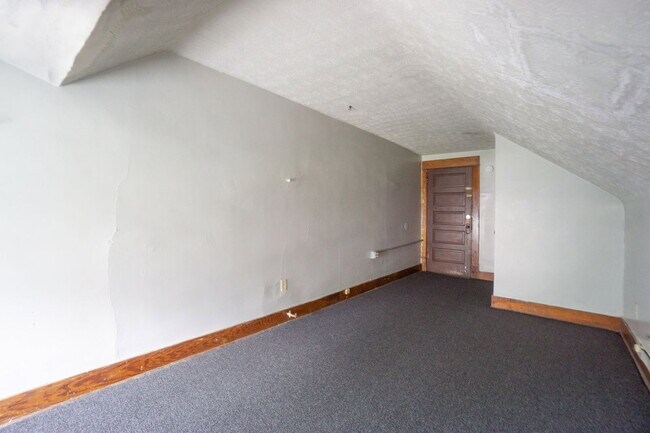 Building Photo - 293 E 14th Ave