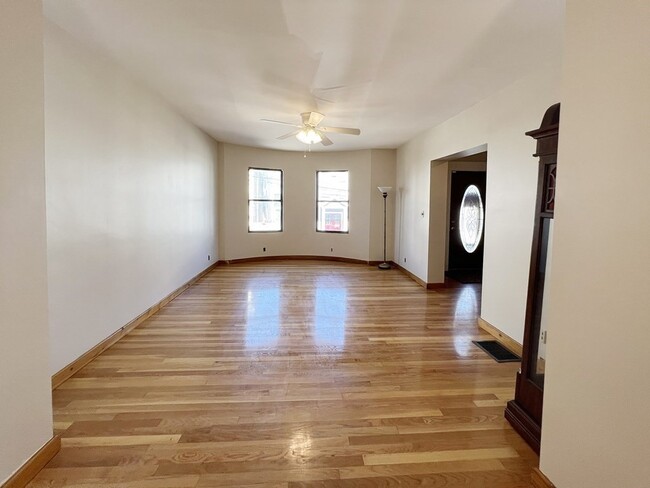 Building Photo - 196 Falcon St