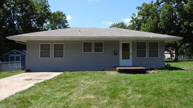 Primary Photo - 4 bed 2 bath for Rent in Roeland Park, KS