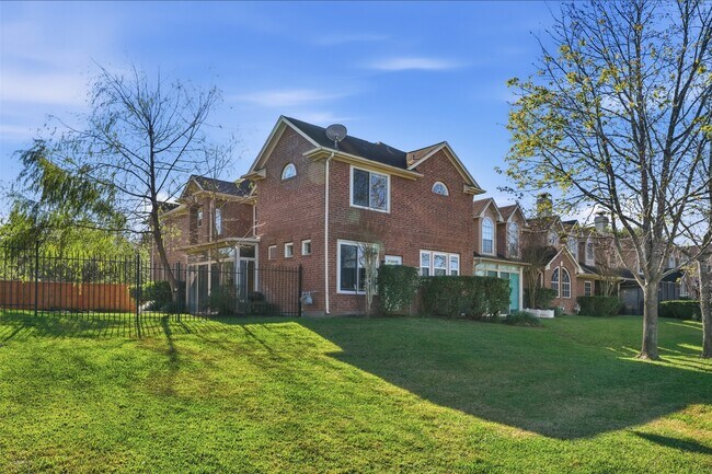 Building Photo - 4208 Greystone Way