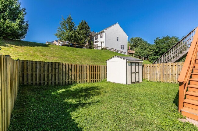 Building Photo - Twin Arch