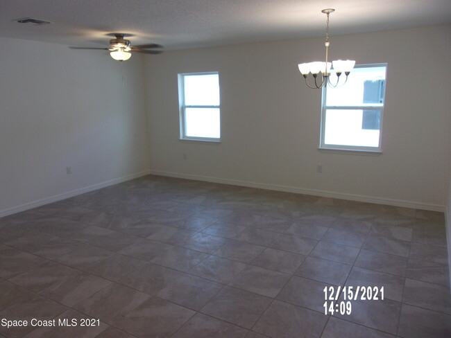 Building Photo - 1171 Dania Cir