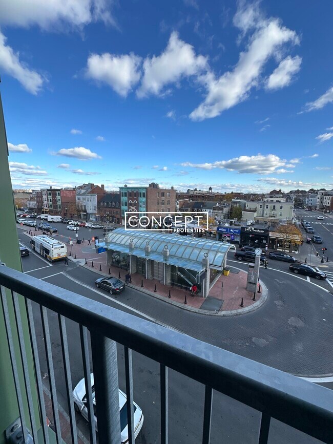 Building Photo - 194 Sumner St