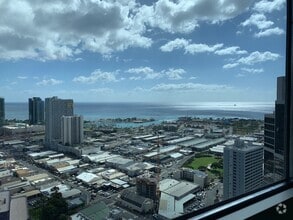 Building Photo - High Floor - Highly sought after Studio 1 ...