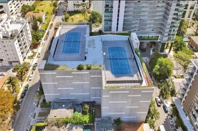 Building Photo - 460 NE 28th St