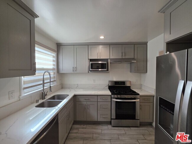 Primary Photo - 102 Gaviota Ave