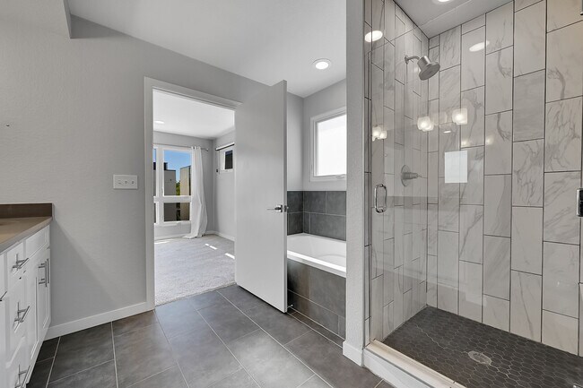 Building Photo - 1208 E Asbury Ave