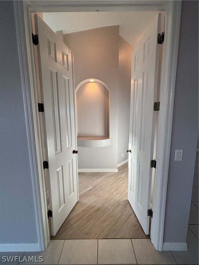 Building Photo - 2210 Grove Dr