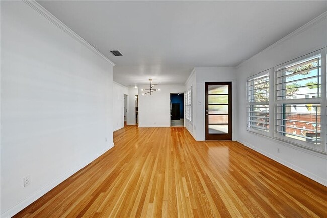 Building Photo - 1203 W 40th St
