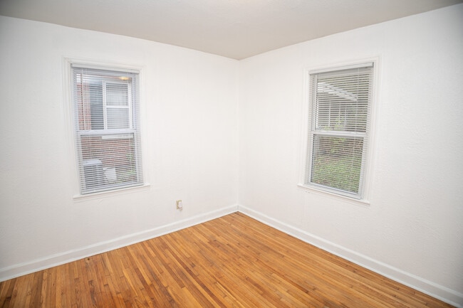 Building Photo - 121 Bolton Dr