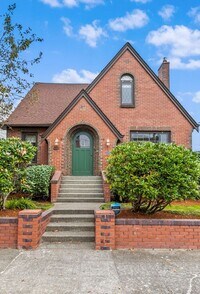 Building Photo - Stunning Air Conditioned 1931 Tudor in Cov...