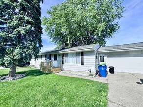 Building Photo - 3 bed, 2 bath Renovated Home!