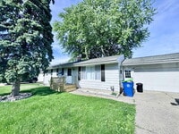 Building Photo - 3 bed, 2 bath Renovated Home!