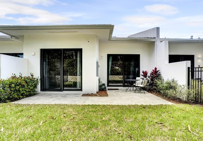 Building Photo - 2523 Oceanview Ave