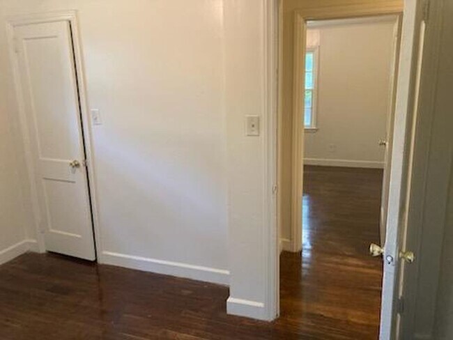 Building Photo - 2 Bedroom House