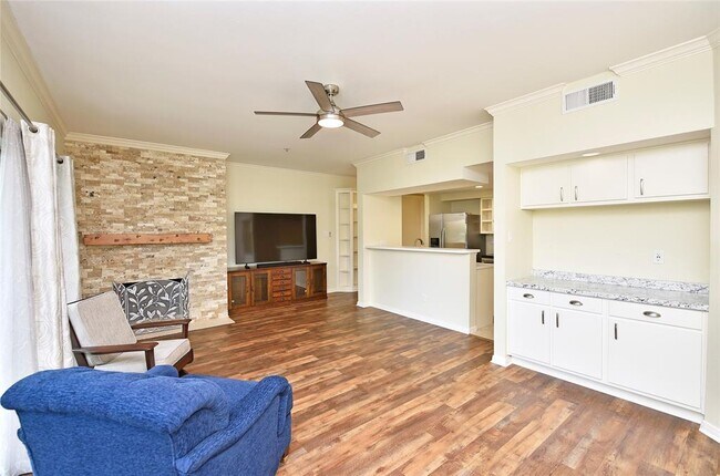 Building Photo - 12800 Melville Dr