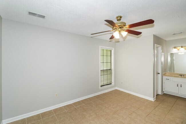 Building Photo - 4022 Castile St