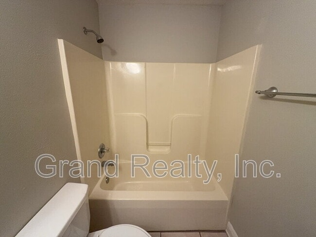 Building Photo - 6901 Ella St