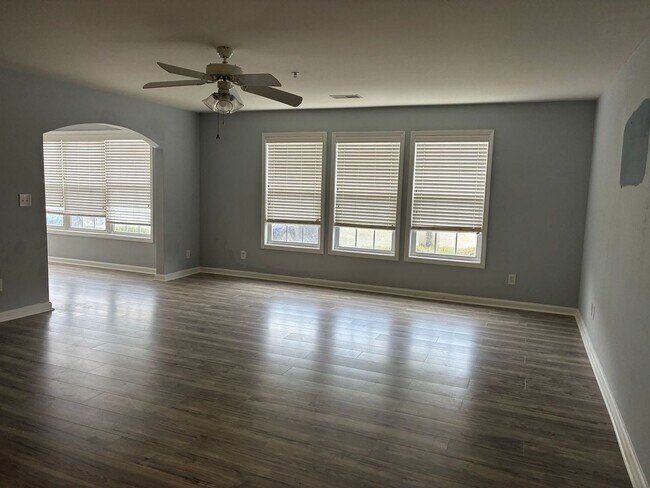 Building Photo - 120 Veranda Way