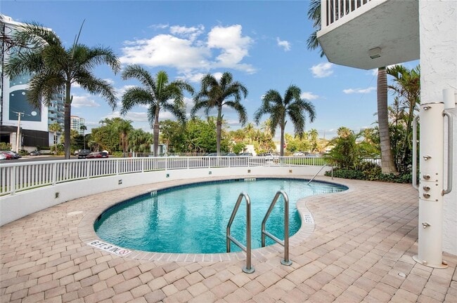 Building Photo - 720 Bayshore Dr