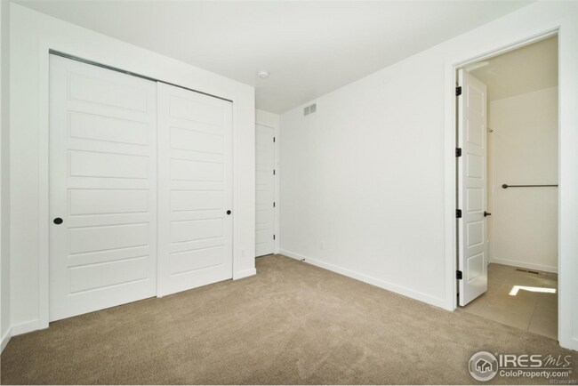 Building Photo - Beautiful 3 bed/3.5 bath Superior Townhome - Available May 4th!