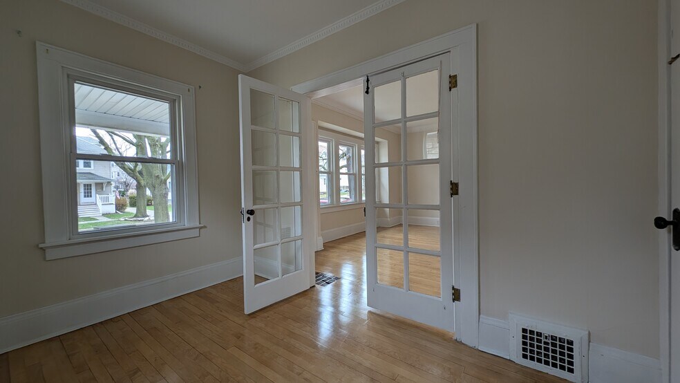 Building Photo - 569 N 65th St