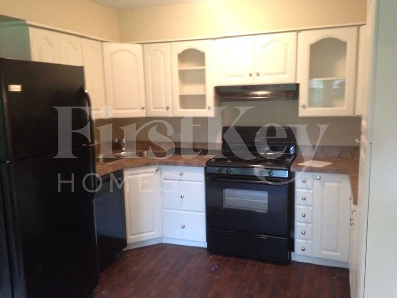 Building Photo - 817 Rose Ln