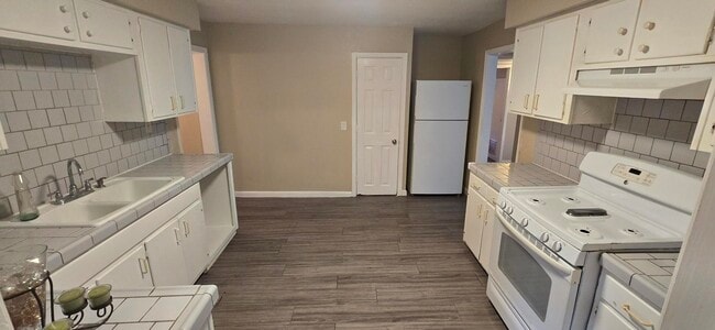 Building Photo - 9407 Antoine Dr