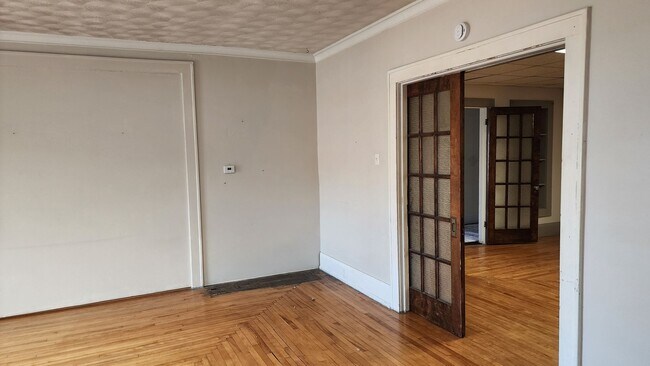 Building Photo - Large 4-5 Bedroom on Historic Main Street in Salamanca NY! Available Now!