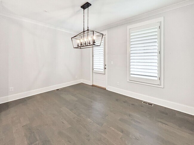 Building Photo - Beautiful 3 BR Townhome in Woodstock!