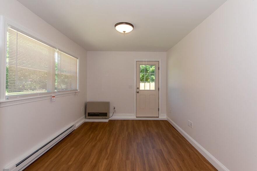 Building Photo - 43 Main St