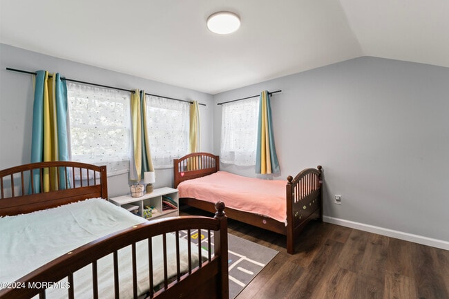 Building Photo - 573 Sumner Ave