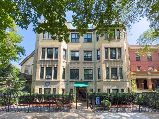 Building Photo - 4646 N Paulina St