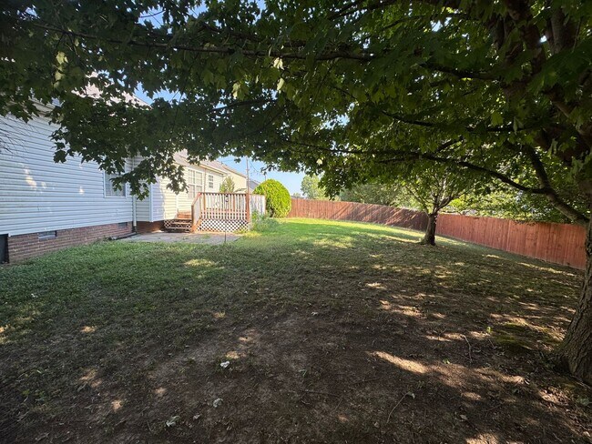 Building Photo - Single Family Home in Clarksville!