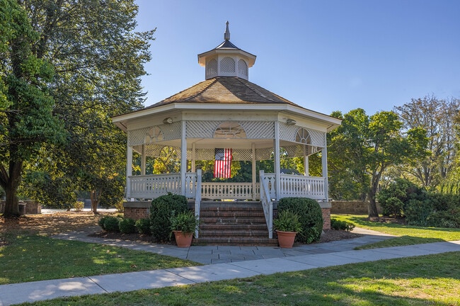 Building Photo - 381 S Pine Creek Rd