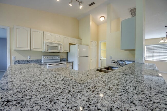 Building Photo - COMING SOON! 3 bedroom 2 bathroom single f...