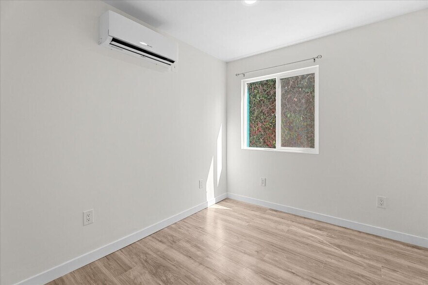 Building Photo - 4044 Huron Ave