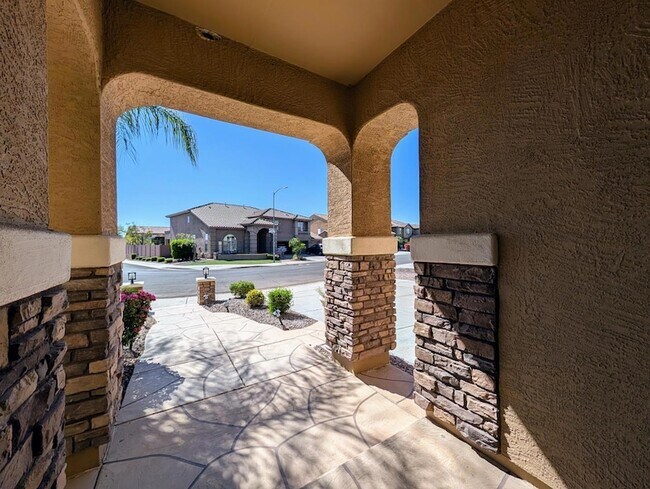 Building Photo - 27321 N Gidiyup Trail