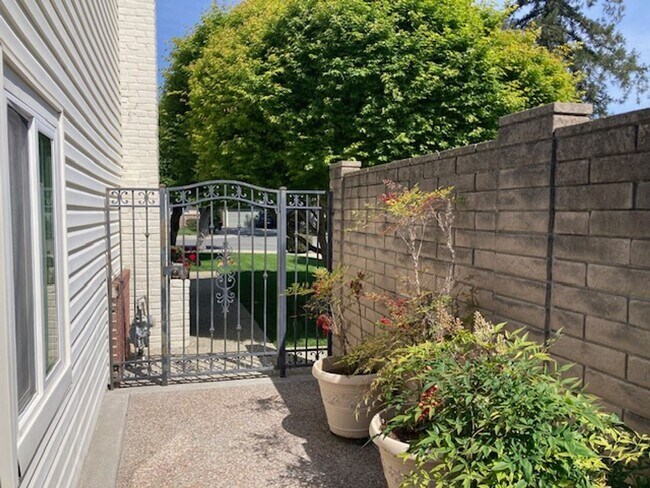 Building Photo - Rare Willow Glen Gem: Spacious 4BR Family Compound on a 9,000+ Sq. Ft. Lot