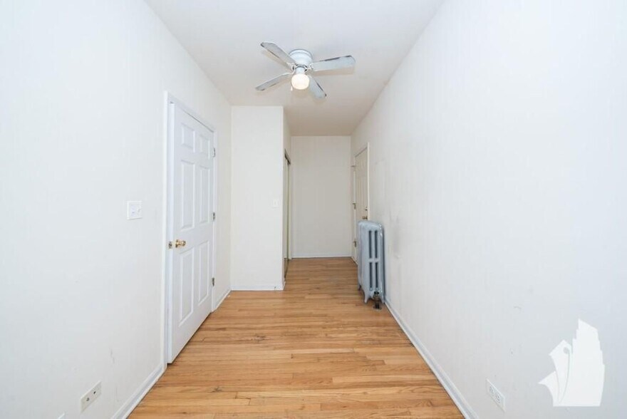 Building Photo - 910 W Dakin St