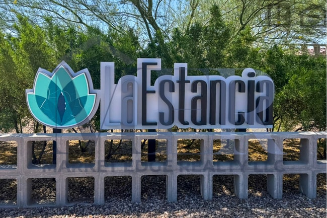 Building Photo - 4Bed/3Bath Home at I10/Wilmot Rd! $199 MOV...