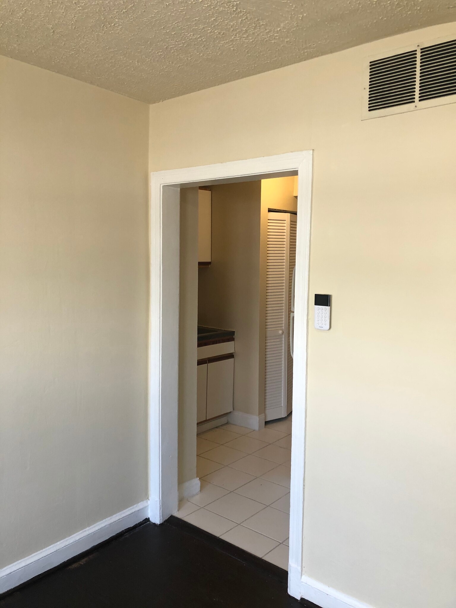 Living Space - 1900 W Virginia Ave NE